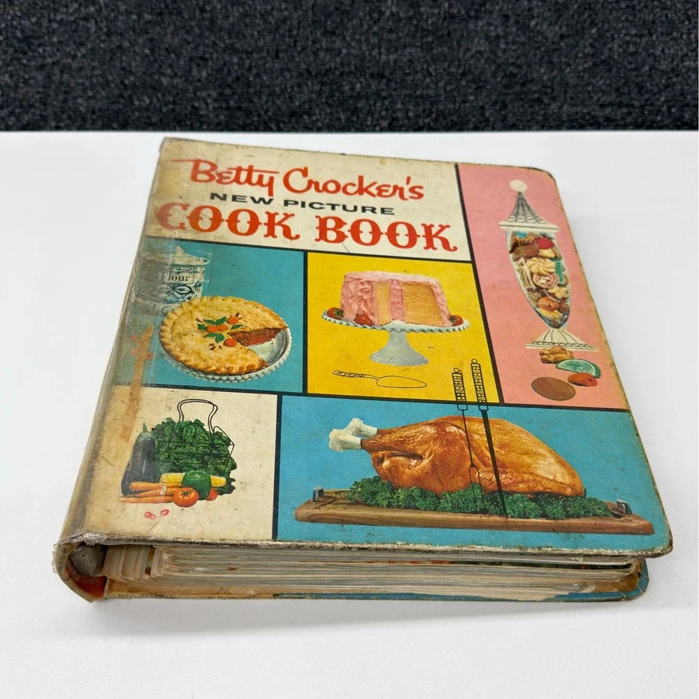 Betty Crocker's New Picture Cook Book 1961 First Edition 5-Ring Binder Vintage